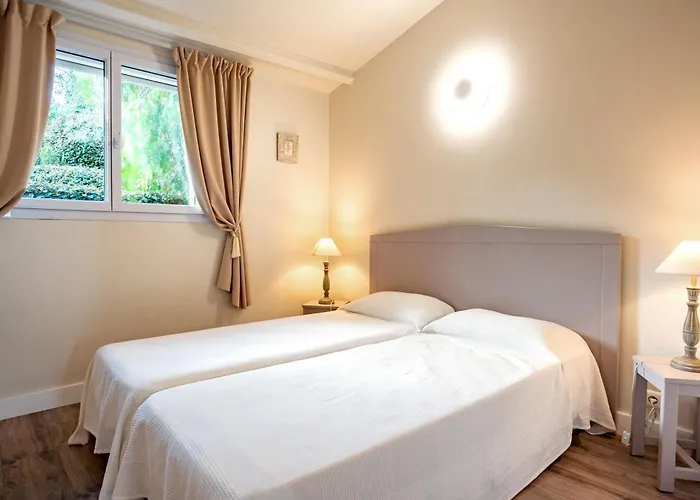 Les Hauts De Pavellone Villa